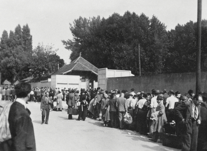 An assembly camp for Germans and Austrians at the Colombes stadium in September 1939 by order of the French government (b/w photo)