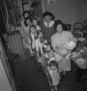 Prix Cognacq Jay (prize given by the Academie Francaise to a large family) : here the family of Mr JL Cresp, in Le Plessis Robinson, December 21, 1949 (b/w photo)