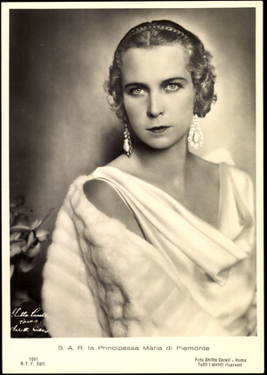 Ak S.A.R. the Princess Maria di Piemonte, Ohrringe (b/w photo)
