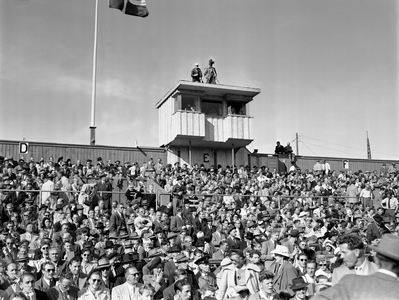 Oslo September 1950 Football match at Ullevaal Stadium, Sweden / Norway 3-1. NRK's ​​new radio box has …, 1950 (photo)