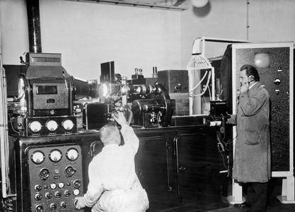 Transmitting room of Fernseh-Kino-Senders von Berlin-Witzleben, 1935 (b/w photo)