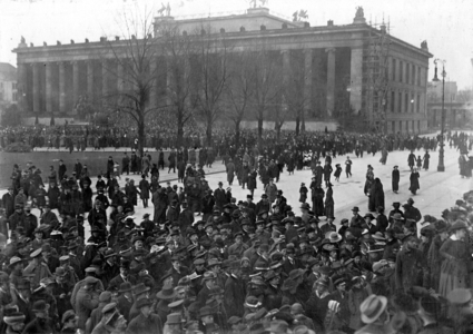 Demonstration of the Christian People's Party in front of the Berlin Cathedral, 1919 (b/w photo)