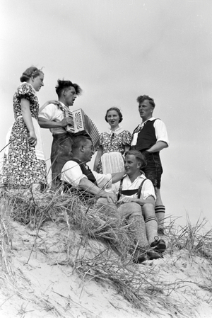 Summer holidays on the North Sea Island Borkum, Germany 1930s (b/w photo)