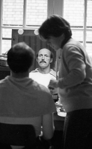 The actor Rufus turns "Song of the unloved" by Claude Weisz (movie about the poet Apollinaire)