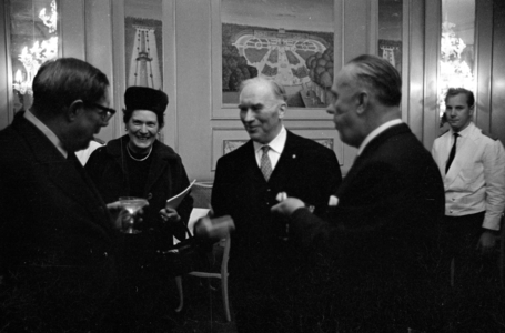 Presentation of the Burda Prize for Fine Arts in Munich, 1963 (b/w photo)