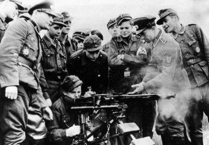 Training of HJ members at a machine gun, 1944 (b/w photo)