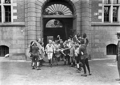 Cheering students in front of the school, 1914 (b/w photo)