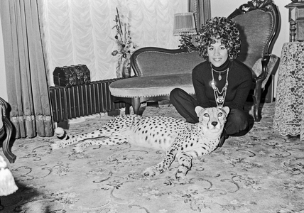 Dutch singer Sasi Naz visiting Germany with her cheetah Sabrina, around 1967