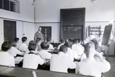 A chemistry class in the College for Ceramics in Höhr-Grenzhausen, Germany 1930s (b/w photo)
