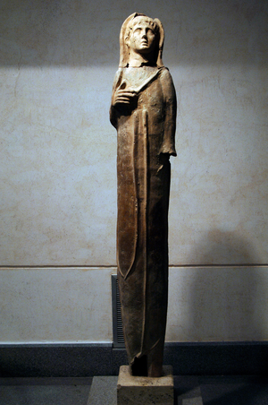 Female statuette dated between the 3rd and 2nd century BC