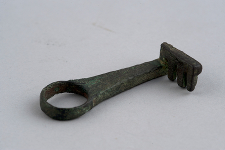 Key (bronze)