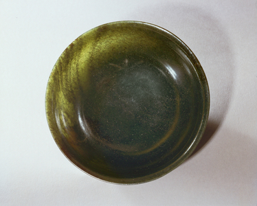 Jade bowl with floral design and Arabic inscription …