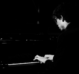 Lucas Debargue during the studio recording of his first CD, Berlin, 2016 (photo)