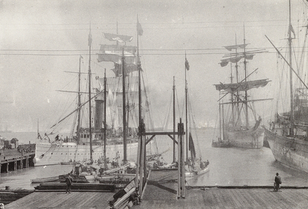 San Francisco: Shipping Scene in San Francisco Harbor (b/w photo)