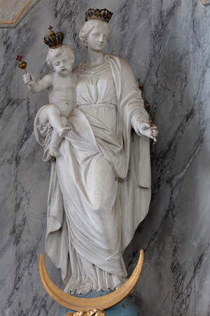 Inside view, northern side altar " altar of Saint Berlindis, 1766, sculpture by Jacob De Koninck (?), central statue of Madonna and Child