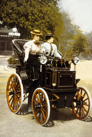 Women in a Panhard Levassor car 1895