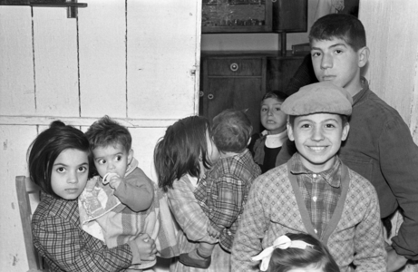CROTONE - CHILDREN, 1957 (photo)
