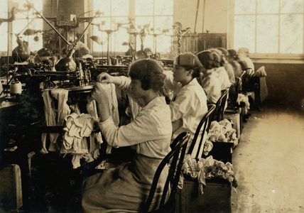 Girls making stockings in the Ipswich Mills in Boston, Massachusetts, 1917 (b/w photo)