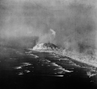 Streaking towards Mount Suribachi (b/w photo)