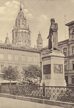 Mainz: Gutenbergdenkmal (b/w photo)