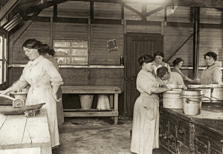W.A.A.C. cooks at the British front, 1914-18 (b/w photo)