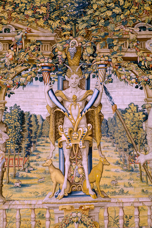 Flemish tapestry. Series Vertumnus and Pomona: Vertumnus transformed into a farmer (Vertumnus als landbouwer, Vertumno transformado en agricultor).  Atelier Willem de Pannemaker. Ca 1545-1550. Detail.