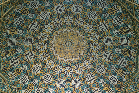 South iwan, interior of the cupola, decorative tilework (photo)