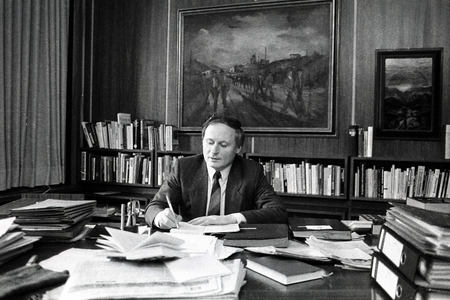 Oskar Lafontaine (Germany SPD state chairman Saarland) in his ..., 1985 (photo)