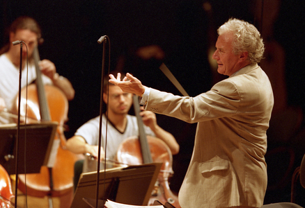 Sir Colin Davis at the Cité de la Musique, Paris, 1999 (photo)
