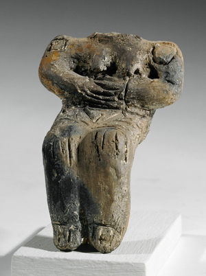 Sitting female clay figure (clay)
