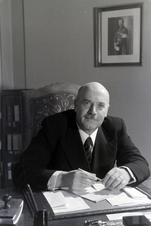 Head of the finnish embassy, Toivo Kivimäki, in his office, Germany 1930s (b/w photo)