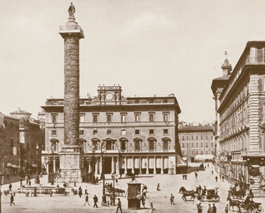 Roma, Piazza Colonna (b/w photo)