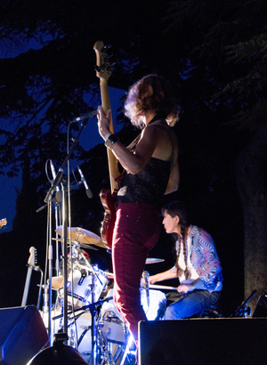 Female bass guitarist and drummer (photo)