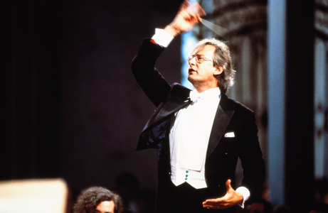 John Eliot Gardiner conducting