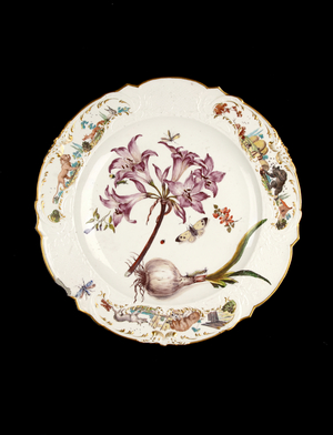 Round serving dish, c.1755 (frit paste porcelain)