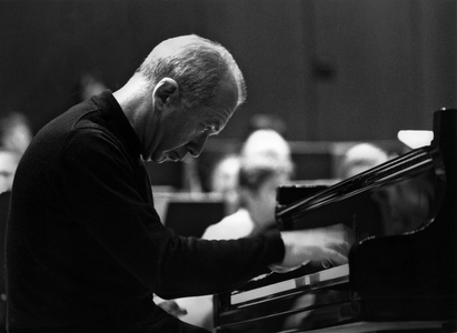Munich Philharmonic Orchestra 1987 Alexis Weissenberg, pianist, 1987 (photo)