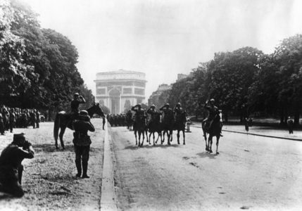 Invasion of Paris by the Wehrmacht, 14.06.1940 (b/w photo)