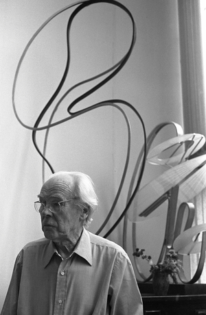 César Doméla - Dutch sculptor and painter in his Parisian work shop in 1983 - born in 1900, dead in 1992