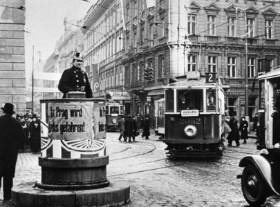 Left-hand traffic in Prague, 1939