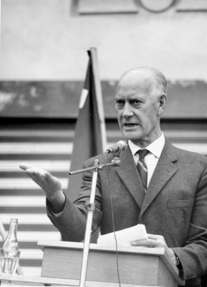 Hamar 196309 Former Prime Minister Einar Gerhardsen at the election campaign for the Labor Party ahead …, 1963 (photo)