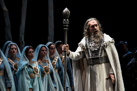 Ruben Amoretti as Oroveso (photo)