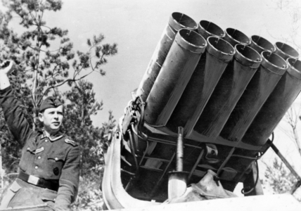 II. WK, Eastern Front, Nebelwerfer around 1944 (photo)