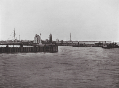 Cuxhaven, Alte Liebe (b/w photo)