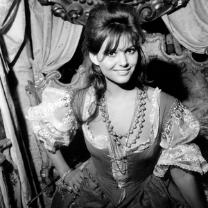 Claudia Cardinale Sur Le Plateau Du Film Cartouche Le 5 Octobre 1961 Neg B27724 Claudia Cardinale on Set of Film Cartouche October 05, 1961 (b/w photo)