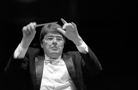 Jeffrey Tate in 1990 (b/w photo)