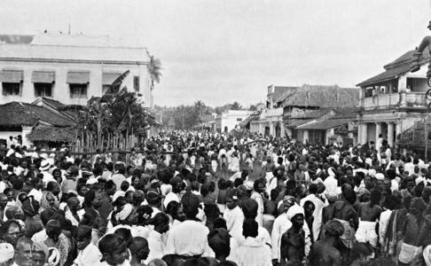 Crowd during a Hindu procession in India (b/w photo)