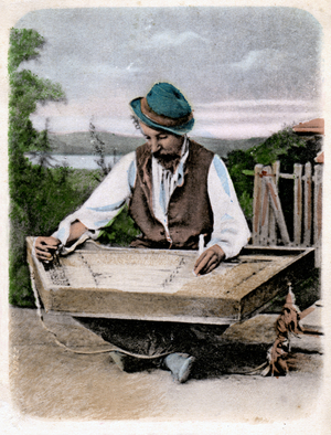 Musc. Gypsy playing cimbalom (hammered dulcimer, used in East Europe). Photo, Hungary, c.1910 (postcard)
