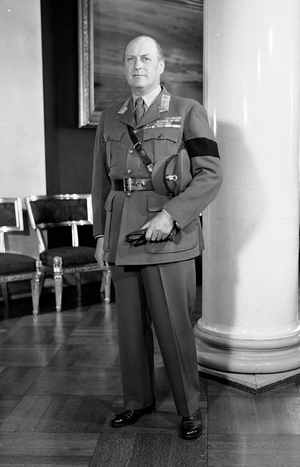 Oslo 19580506 King Olav in the Army field uniform. Four ribbon on the left arm. Official photography …, 1958 (photo)