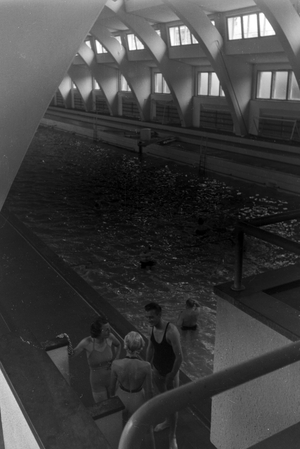 Swimmers in the Hallenbad Heslach swimming pool, Stuttgart, 1930s (b/w photo)