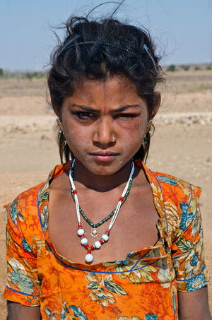 Portrait of a young Rajasthani girl of the semi-nomadic Jogi Nath Kalbelia tribe, Thar Desert, Rajasthan, India (photo)